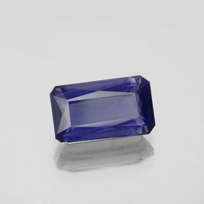 2.65カラットの天然バイオレットブルーアイオライト（11.2×6.6 mm・エメラルドカット）