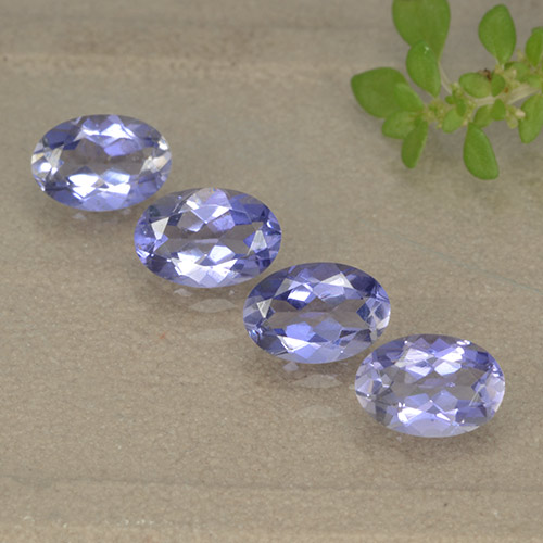 1.68カラットの天然ミディアム薄いバイオレットアイオライト（6.1×4.1 mm・オーバルカット）