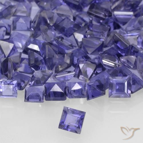 0.12カラットの天然ディープパープルアイオライト（3×3 mm・四角）