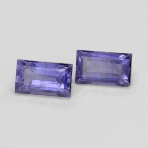 0.70カラットの天然ディープパープルアイオライト（5.1×3 mm・バゲット）