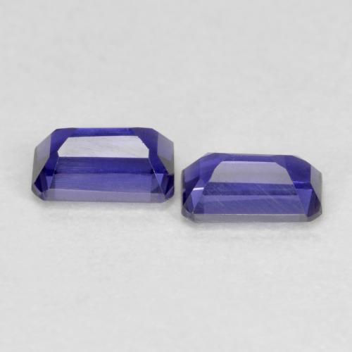 0.51カラットの天然ディープパープルアイオライト（4.9×3.1 mm・エメラルドカット）