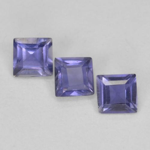 0.23カラットの天然濃い青がかった紫アイオライト（2.7×2.7 mm・四角）