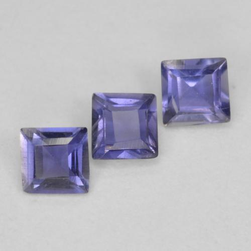 0.23カラットの天然濃い青がかった紫アイオライト（2.7×2.7 mm・四角）