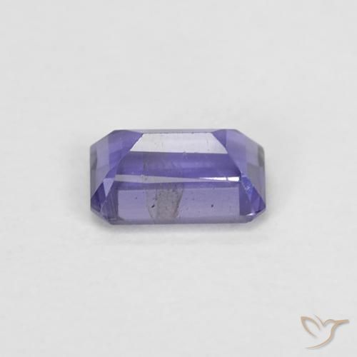 0.29カラットの天然濃い青がかった紫アイオライト（5×3.1 mm・エメラルドカット）