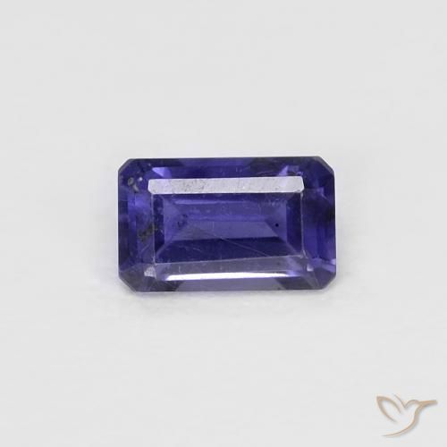 0.28カラットの天然濃い青がかった紫アイオライト（4.9×3 mm・エメラルドカット）