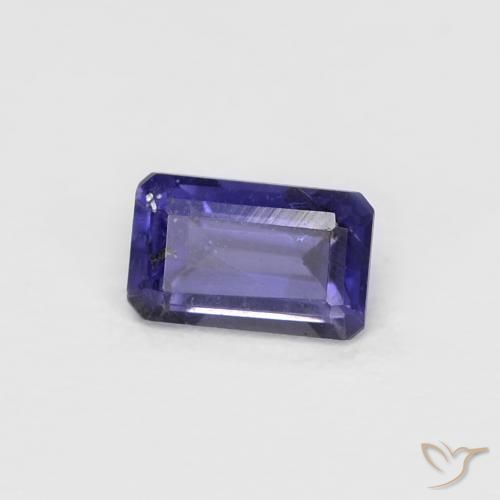 0.28カラットの天然濃い青がかった紫アイオライト（4.9×3 mm・エメラルドカット）
