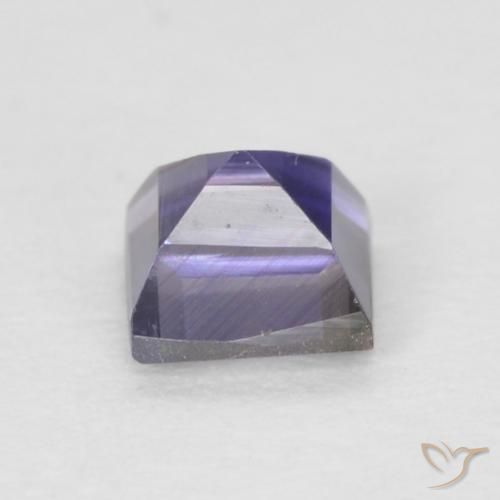 0.23カラットの天然濃い青がかった紫アイオライト（3.5×3.5 mm・四角）