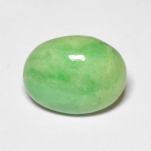 4.86カラットの天然ミディアムグリーン翡翠（ジェイド）（12.4×9.6 mm・オーバルカット）