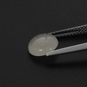 1.59カラットの天然ホワイトジェダイト、ラウンドカット、半透明