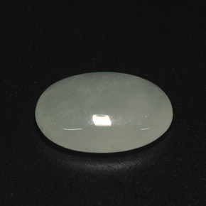 2.39カラットの天然ライトグリーンヒスイ輝石（ジェダイト）（10.8×7.9 mm・透明）