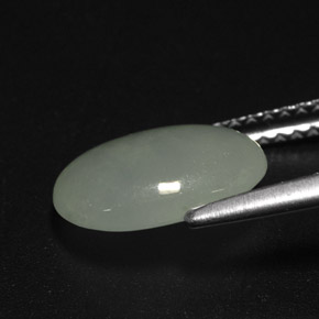 2.39カラットの天然ライトグリーンヒスイ輝石（ジェダイト）（10.8×7.9 mm・透明）