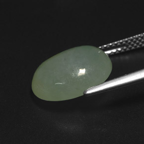 6.28カラットの天然グリーンヒスイ輝石（ジェダイト）（12.7×10.2 mm・透明）