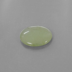 3.20カラットの天然ライトグリーンヒスイ輝石（ジェダイト）（11.9×10 mm・透明）