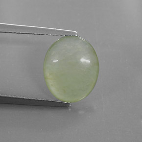 3.20カラットの天然ライトグリーンヒスイ輝石（ジェダイト）（11.9×10 mm・透明）