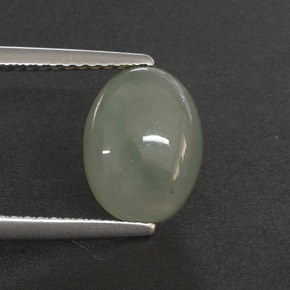 3.23カラットの天然グリーンヒスイ輝石（ジェダイト）（10.3×7.7 mm・透明）