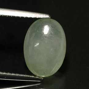 4.22カラットの天然ライトグリーンヒスイ輝石（ジェダイト）（11.7×8.5 mm・透明）