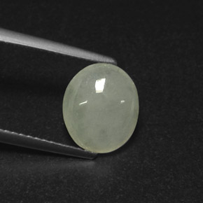 2.81カラットの天然グリーン＆ホワイトヒスイ輝石（ジェダイト）（9.9×8.4 mm・透明）