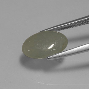 3.01カラットの天然ライトグリーンヒスイ輝石（ジェダイト）（11.3×7.8 mm・透明）