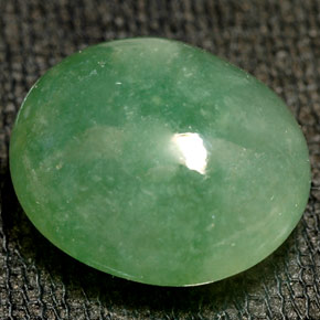 10.49カラットの天然グリーンヒスイ輝石（ジェダイト）（14.1×12.5 mm・透明）