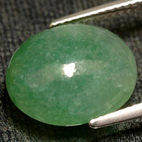 10.49カラットの天然グリーンヒスイ輝石（ジェダイト）（14.1×12.5 mm・透明）
