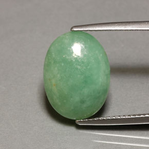 8.45カラットの天然グリーンヒスイ輝石（ジェダイト）（15.2×11.4 mm・透明）