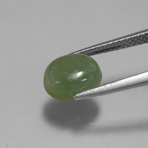 2.64カラットの天然グリーンヒスイ輝石（ジェダイト）（8.7×7.7 mm・透明）
