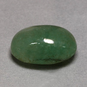 3.26カラットの天然グリーンヒスイ輝石（ジェダイト）（10.5×7.3 mm・透明）