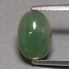 3.26カラットの天然グリーンヒスイ輝石（ジェダイト）（10.5×7.3 mm・透明）