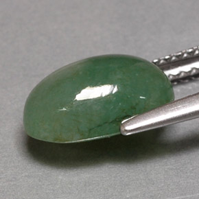 3.26カラットの天然グリーンヒスイ輝石（ジェダイト）（10.5×7.3 mm・透明）