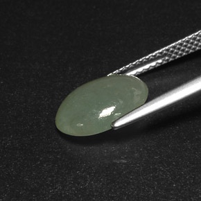 3.09カラットの天然グリーンヒスイ輝石（ジェダイト）（11.5×8.9 mm・透明）