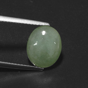 4.15カラットの天然グリーンヒスイ輝石（ジェダイト）（11.5×9.5 mm・透明）