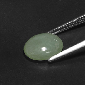 4.15カラットの天然グリーンヒスイ輝石（ジェダイト）（11.5×9.5 mm・透明）