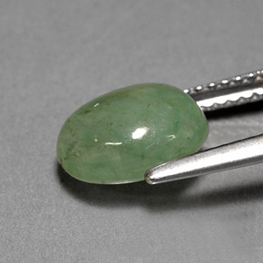 3.12カラットの天然グリーンヒスイ輝石（ジェダイト）（9.6×7.8 mm・透明）