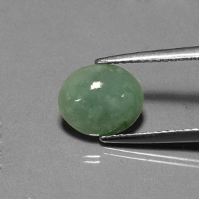 2.17カラットの天然グリーンヒスイ輝石（ジェダイト）（9.4×8.1 mm・透明）