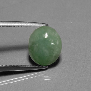 2.17カラットの天然グリーンヒスイ輝石（ジェダイト）（9.4×8.1 mm・透明）