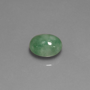 2.94カラットの天然グリーンヒスイ輝石（ジェダイト）（9.1×7.6 mm・透明）