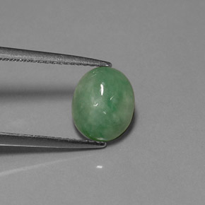 2.94カラットの天然グリーンヒスイ輝石（ジェダイト）（9.1×7.6 mm・透明）