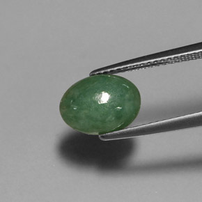 2.60カラットの天然グリーンヒスイ輝石（ジェダイト）（10.1×7.6 mm・オーバルカット）