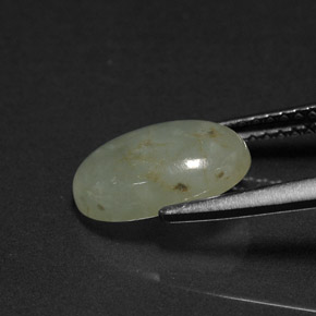 2.77カラットの天然ホワイトグリーンヒスイ輝石（ジェダイト）（10.8×7.3 mm・オーバルカット）
