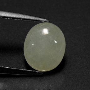 1.98カラットの天然ホワイトグリーンヒスイ輝石（ジェダイト）（8.5×7.2 mm・オーバルカット）