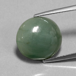 7.70カラットの天然グリーンヒスイ輝石（ジェダイト）（14×13 mm・透明）