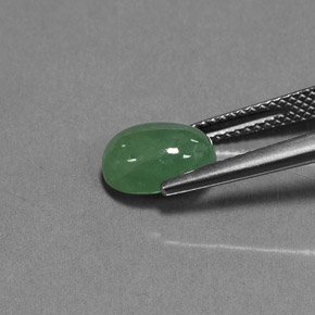 3.01カラットの天然グリーンヒスイ輝石（ジェダイト）（9.4×7.3 mm・透明）