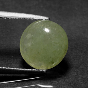 3.60カラットの天然グリーンヒスイ輝石（ジェダイト）（9.4×9.1 mm・透明）
