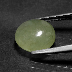 3.60カラットの天然グリーンヒスイ輝石（ジェダイト）（9.4×9.1 mm・透明）