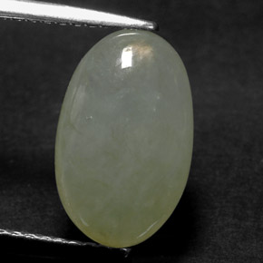 4.21カラットの天然グリーンヒスイ輝石（ジェダイト）（12.5×7.8 mm・透明）