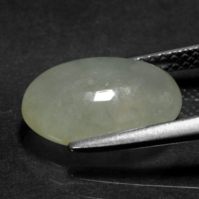 4.21カラットの天然グリーンヒスイ輝石（ジェダイト）（12.5×7.8 mm・透明）