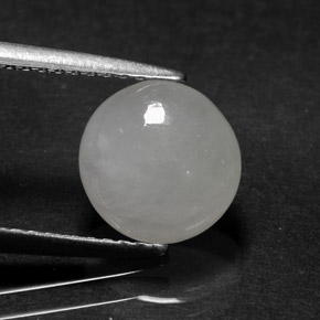 2.51カラットの天然ホワイトヒスイ輝石（ジェダイト）（8.5×8.3 mm・オーバルカット）