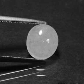1.84カラットの天然ホワイトヒスイ輝石（ジェダイト）（8.2×7.2 mm・オーバルカット）