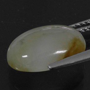 6.30カラットの天然ホワイトグリーンジェダイト、オーバルカット、オペーク