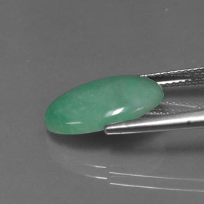 5.96カラットの天然グリーンヒスイ輝石（ジェダイト）（15.6×10 mm・オーバルカット）